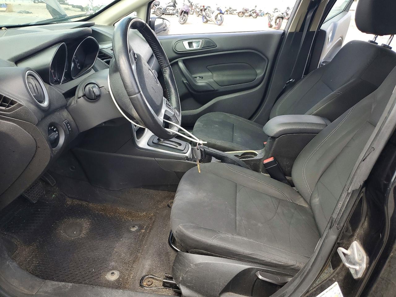 2015 FORD FIESTA SE photo 13