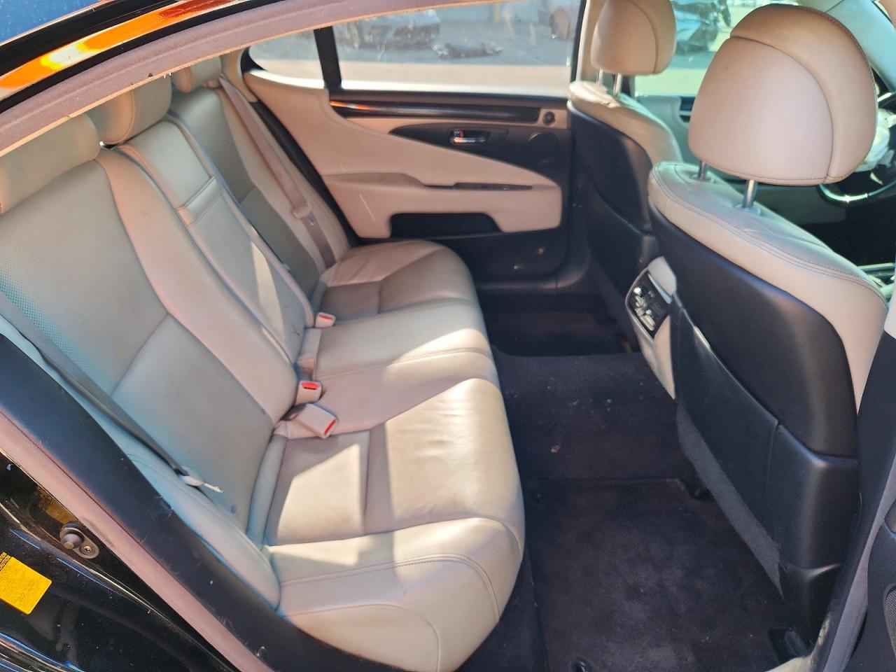 2013 LEXUS LS 460L photo 10