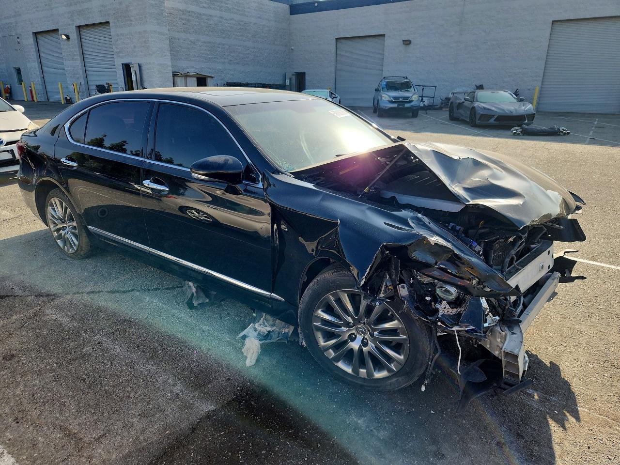2013 LEXUS LS 460L photo 4