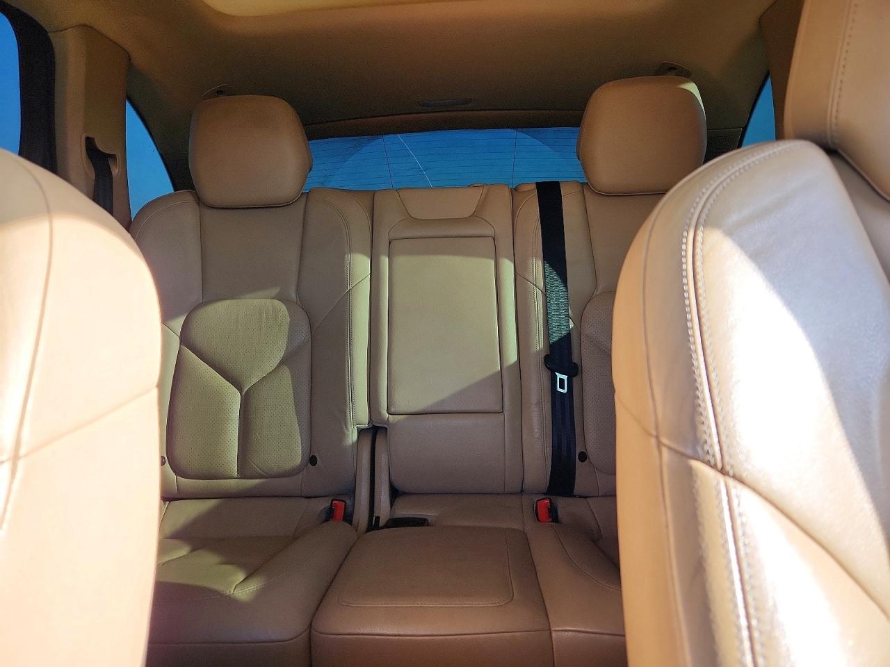 2011 PORSCHE CAYENNE photo 28