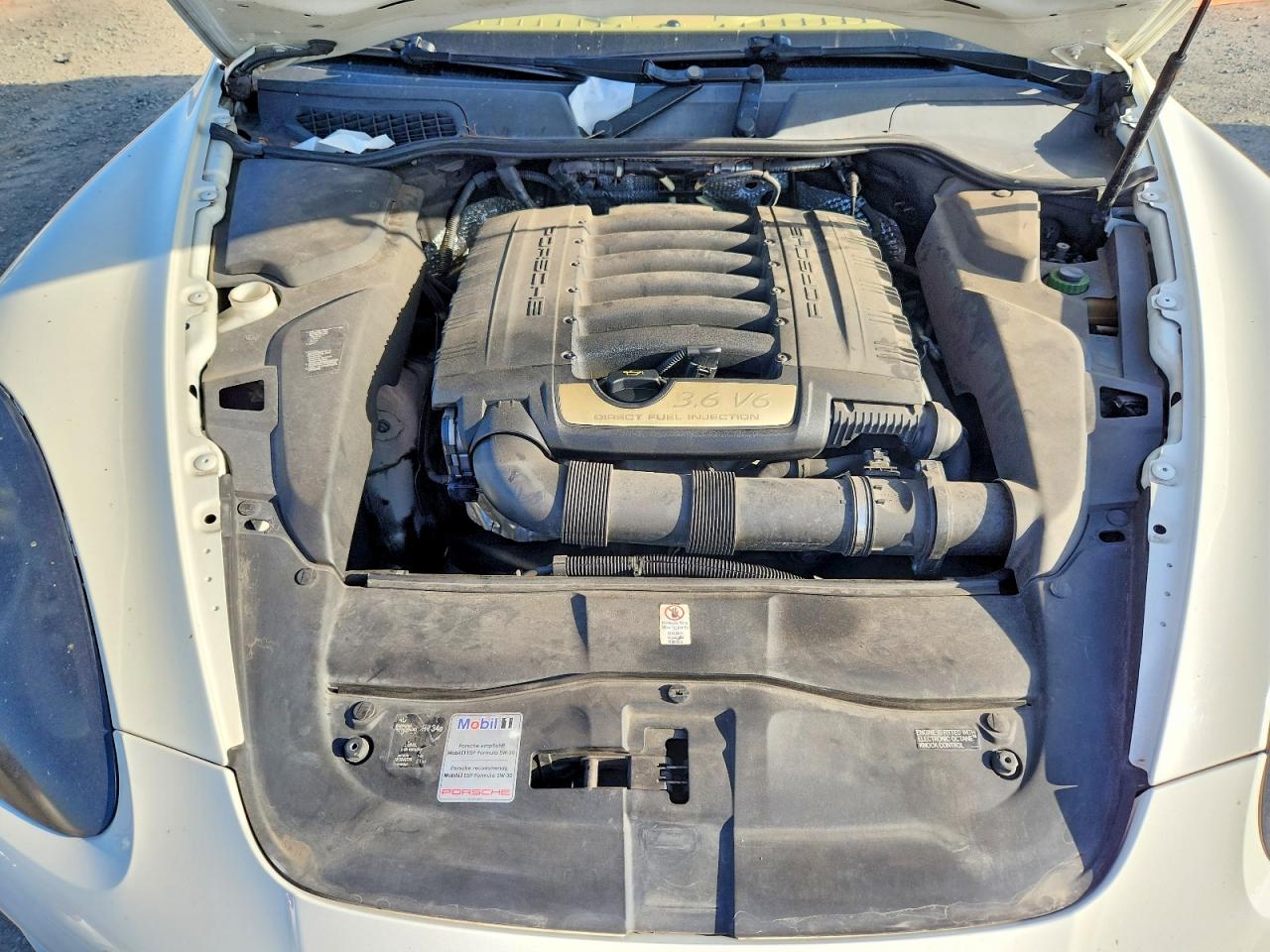 2011 PORSCHE CAYENNE photo 34