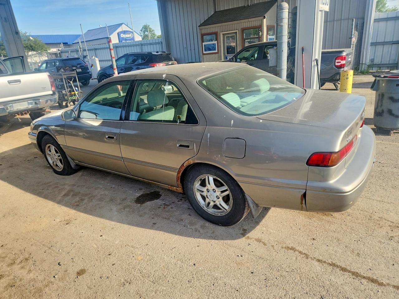 1999 TOYOTA CAMRY LE photo 3