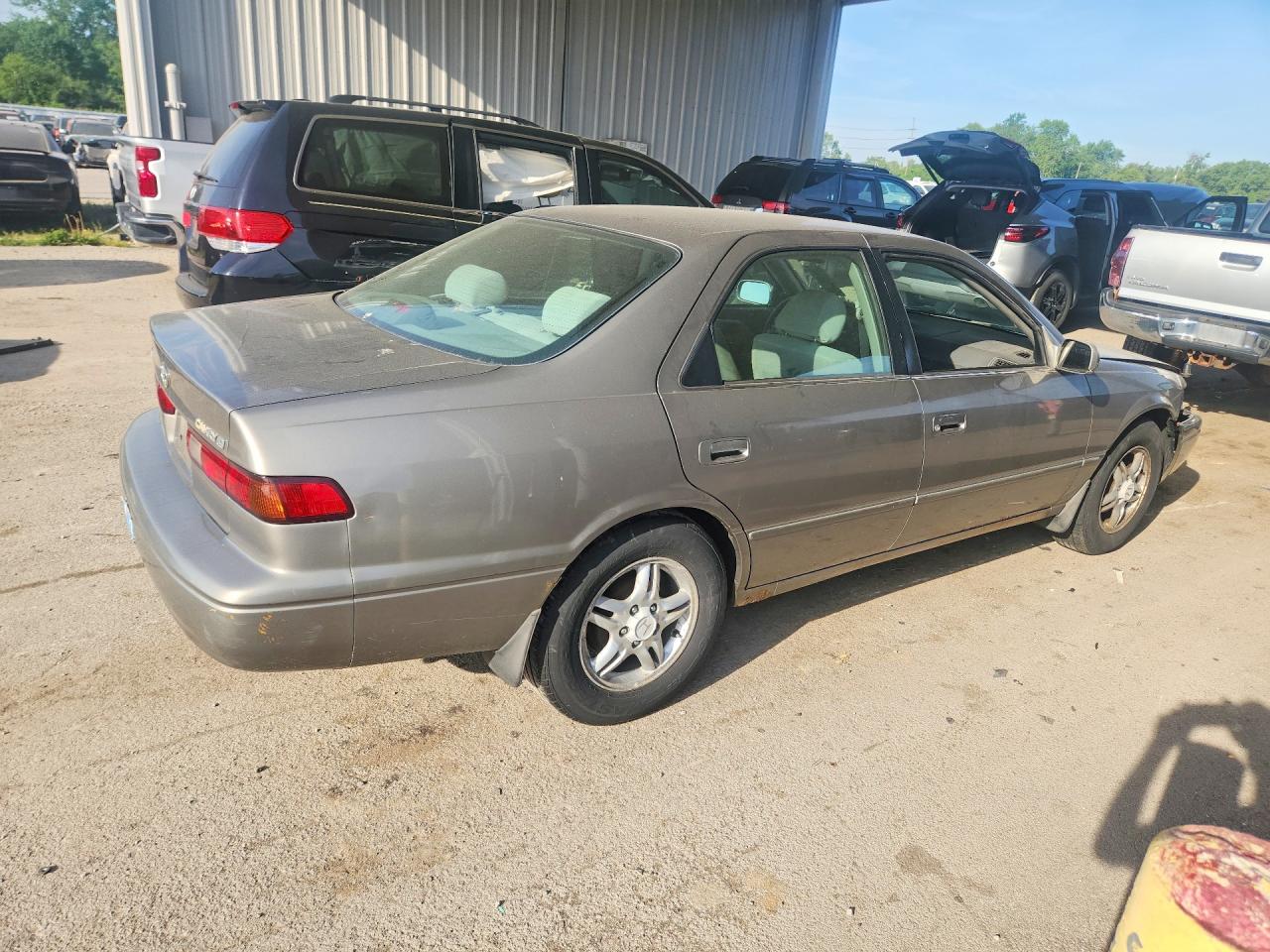 1999 TOYOTA CAMRY LE photo 5