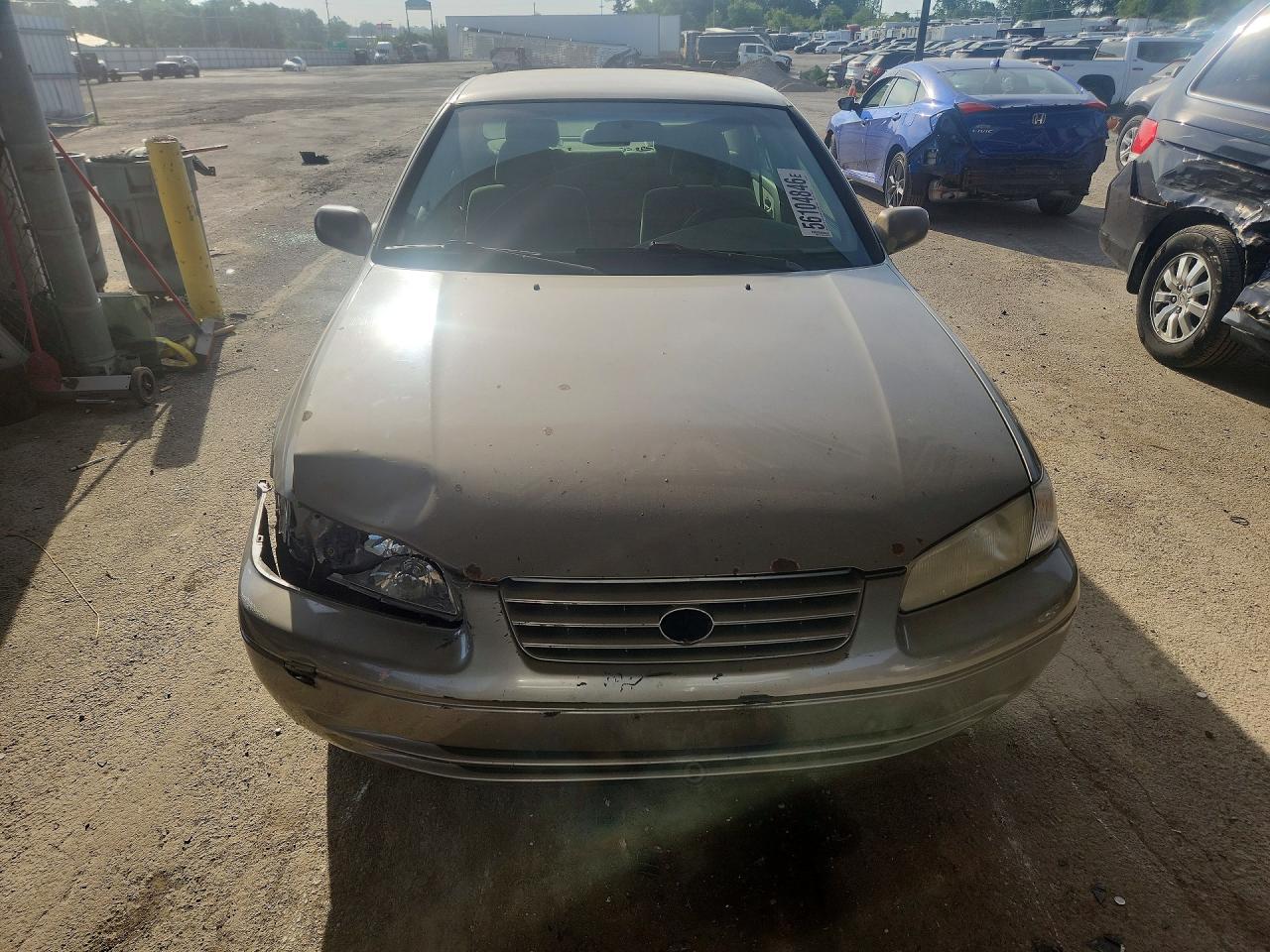 1999 TOYOTA CAMRY LE photo 9