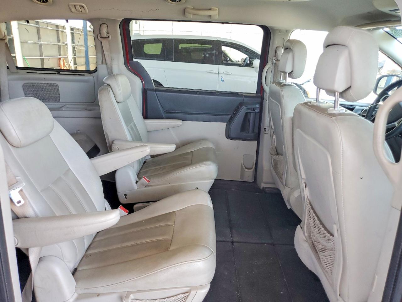 2010 DODGE GRAND CARAVAN SXT photo 31
