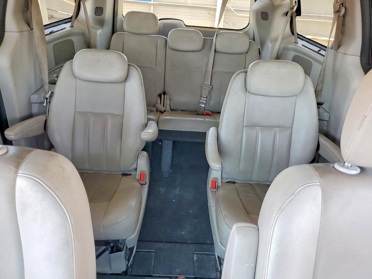 2010 DODGE GRAND CARAVAN SXT photo 28