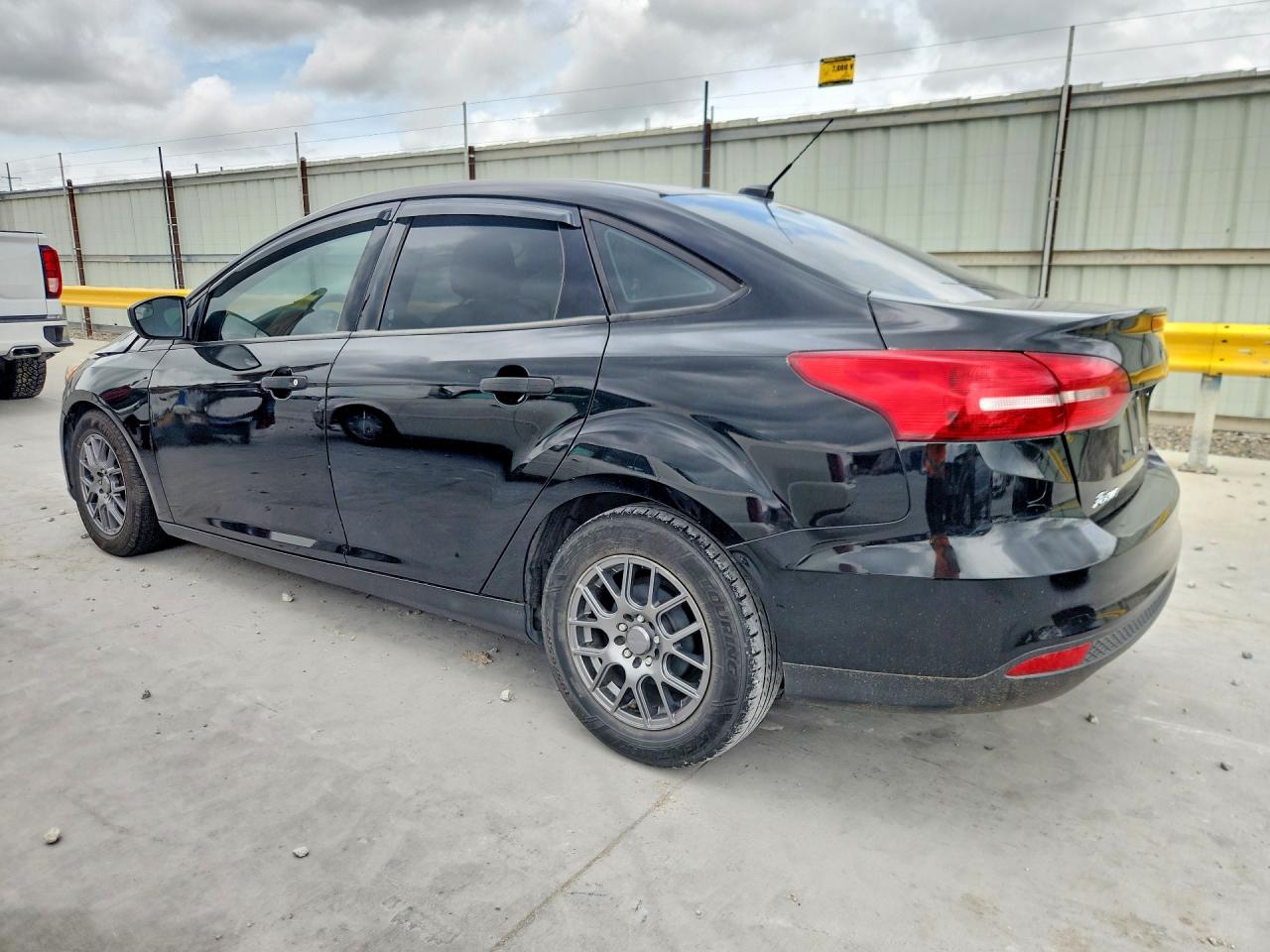 2018 FORD FOCUS S photo 3