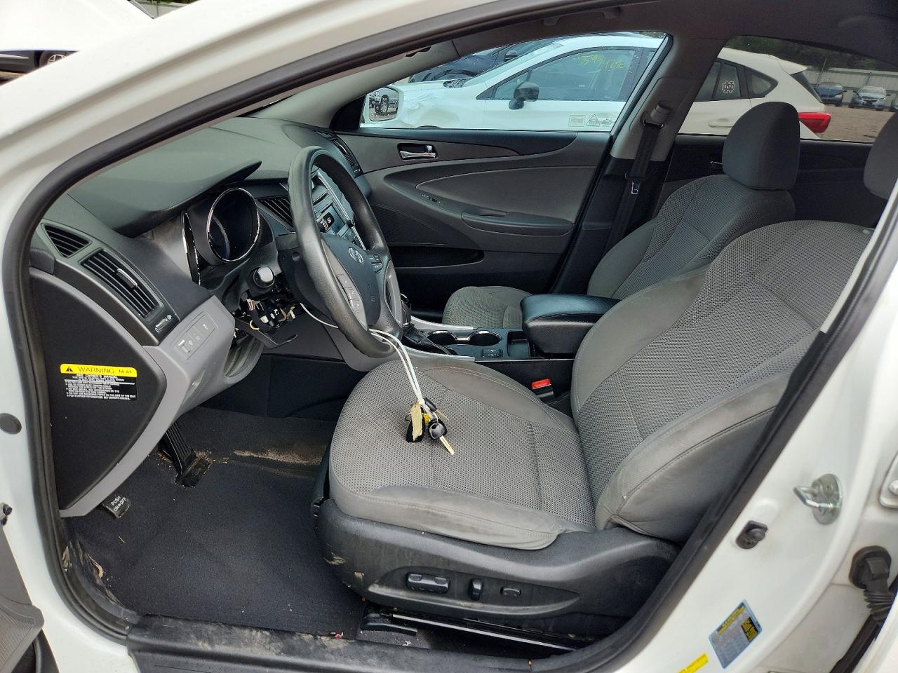 2014 HYUNDAI SONATA GLS photo 13