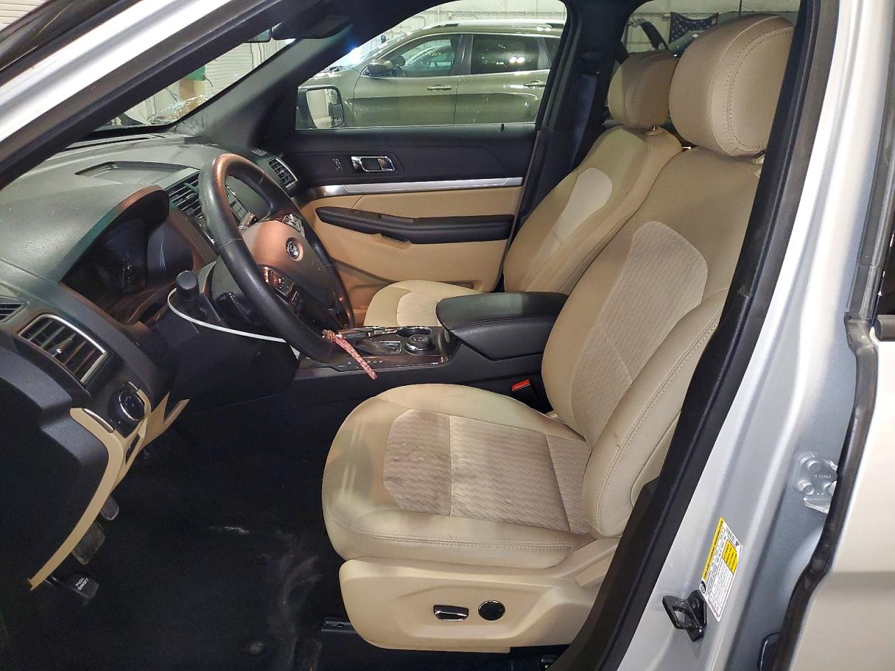 2017 FORD EXPLORER photo 13