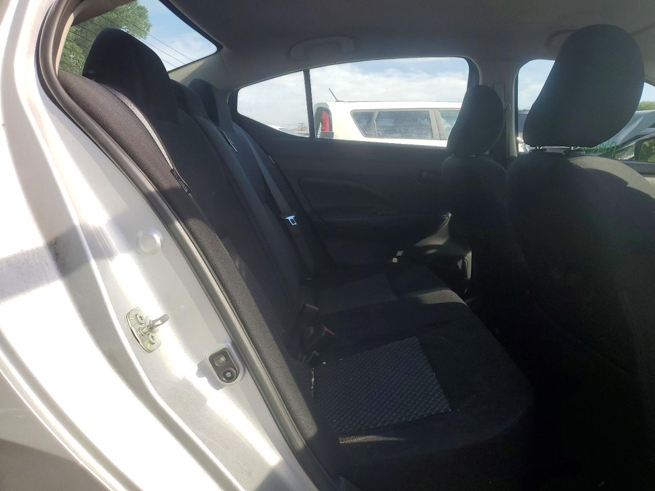 2020 NISSAN VERSA S photo 28