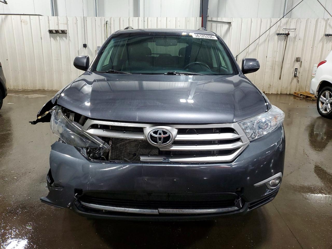2013 TOYOTA HIGHLANDER SE photo 13