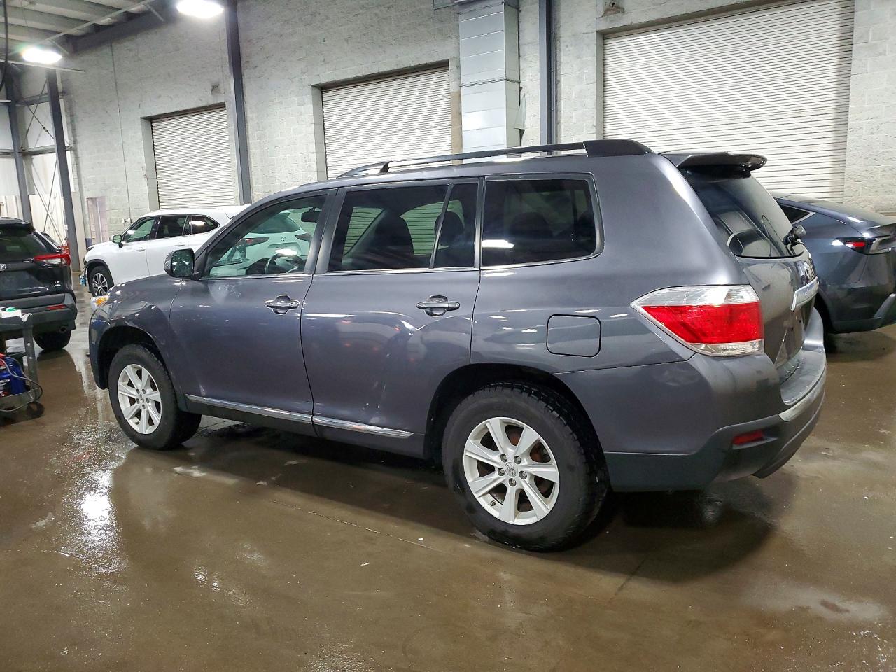 2013 TOYOTA HIGHLANDER SE photo 4