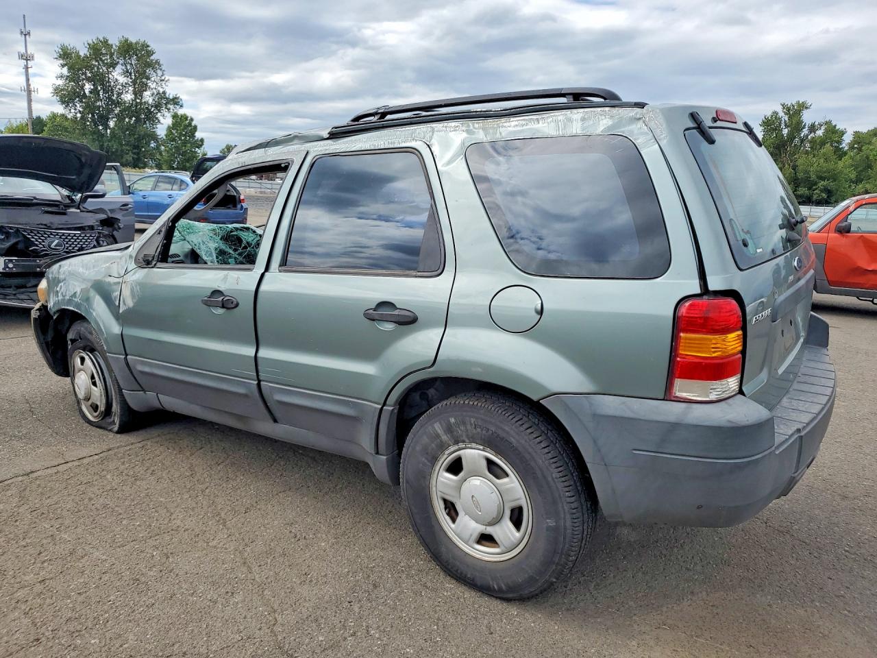 2005 FORD ESCAPE XLS photo 2