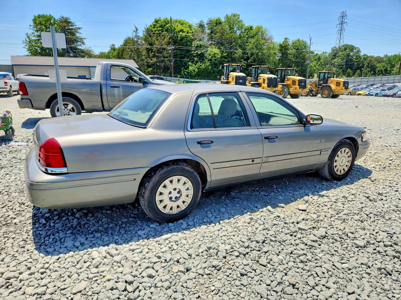 2004 FORD CROWN VICTORIA photo 3