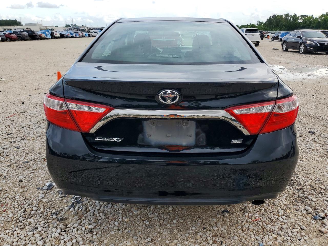 2017 TOYOTA CAMRY SE photo 16