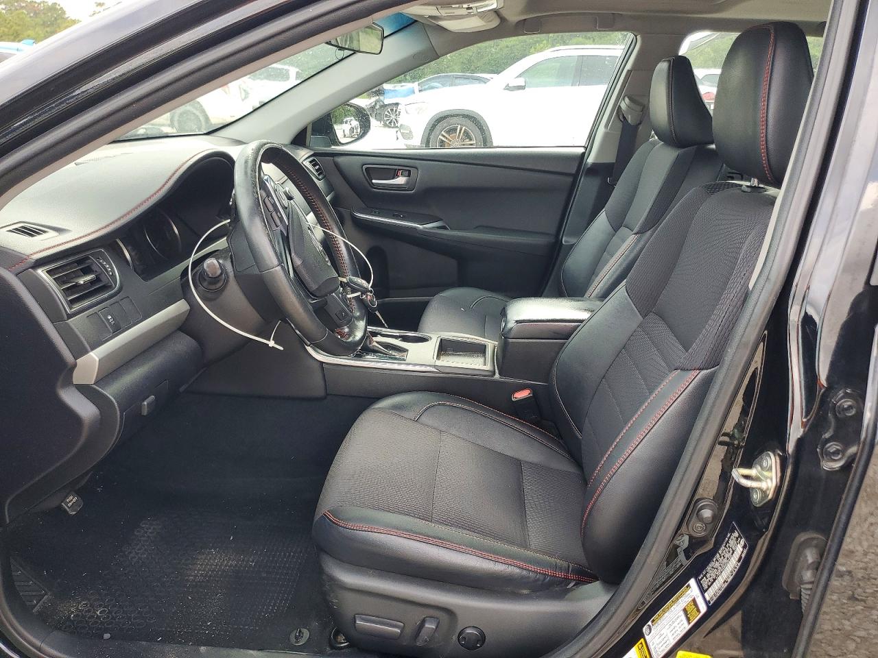 2017 TOYOTA CAMRY SE photo 19