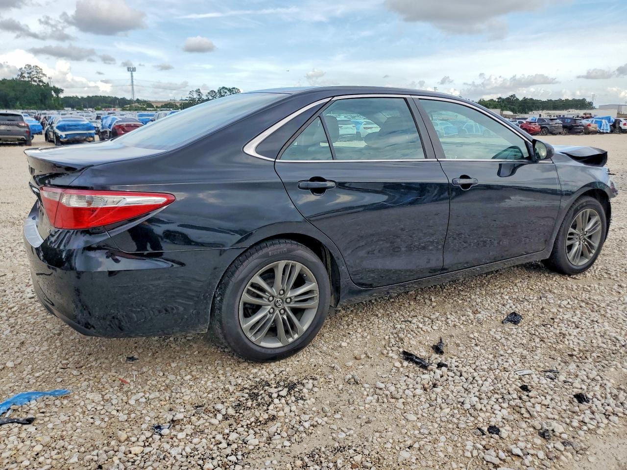2017 TOYOTA CAMRY SE photo 7