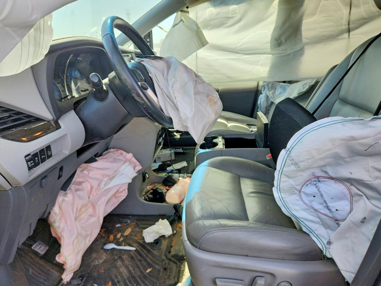 2016 TOYOTA SIENNA XLE PREMIUM 7-PASSENGER photo 13
