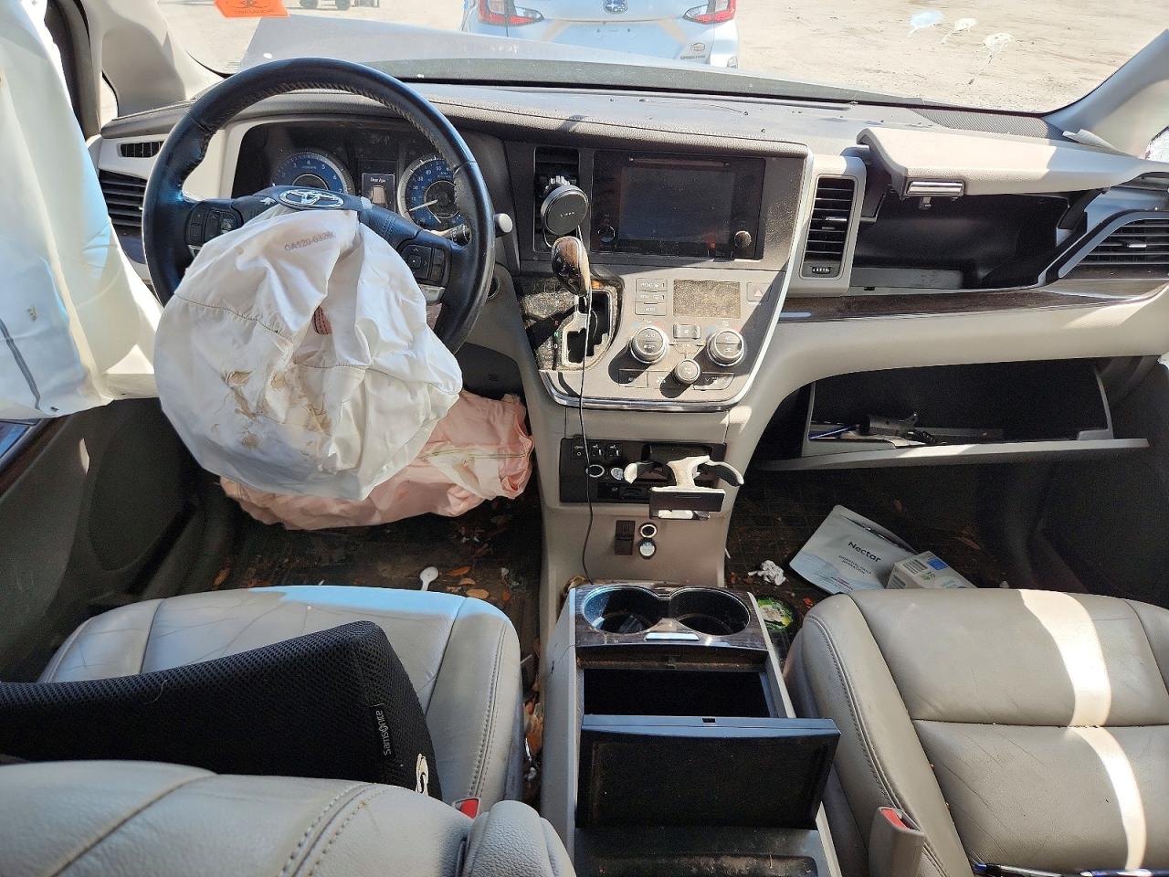 2016 TOYOTA SIENNA XLE PREMIUM 7-PASSENGER photo 15