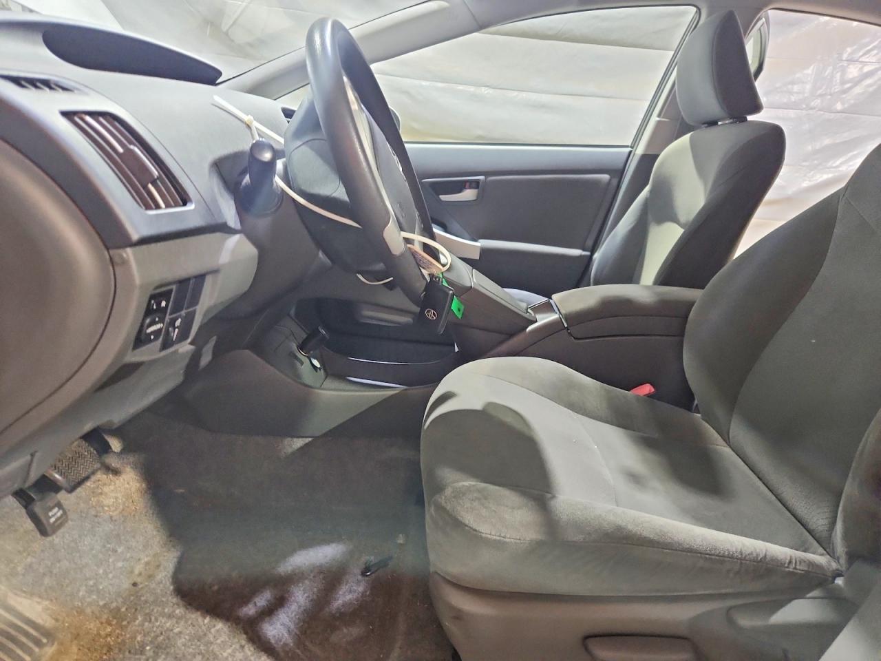 2011 TOYOTA PRIUS TWO photo 13