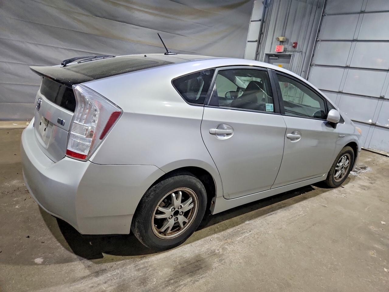 2011 TOYOTA PRIUS TWO photo 5