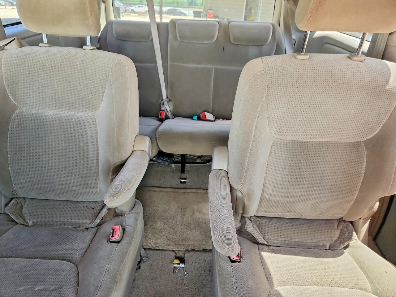 2004 TOYOTA SIENNA LE 7 PASSENGER photo 19