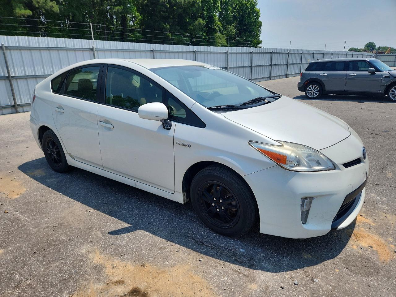 2015 TOYOTA PRIUS TWO photo 7