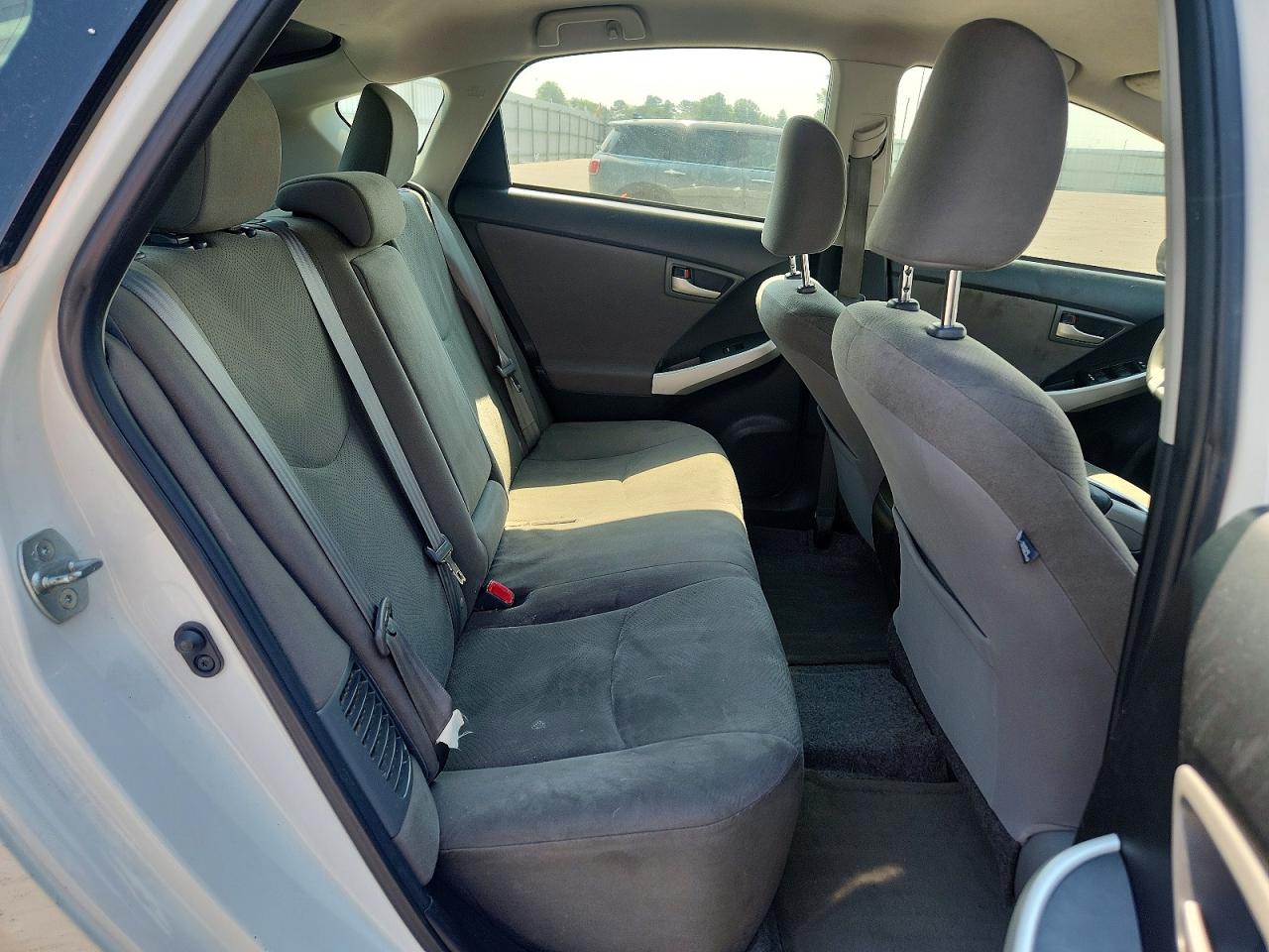 2015 TOYOTA PRIUS TWO photo 19