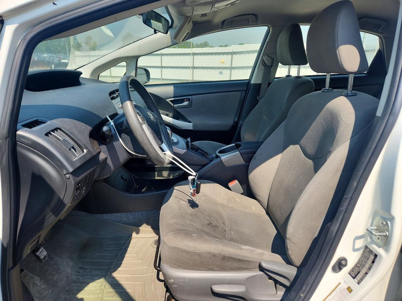 2015 TOYOTA PRIUS TWO photo 13