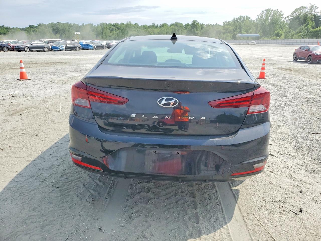 2019 HYUNDAI ELANTRA SEL photo 16