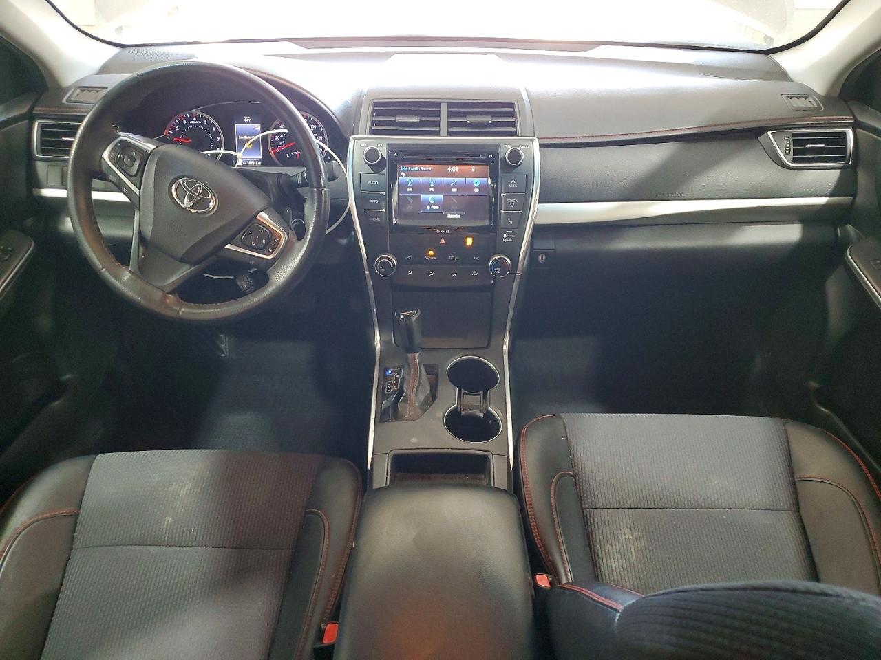 2017 TOYOTA CAMRY SE photo 22
