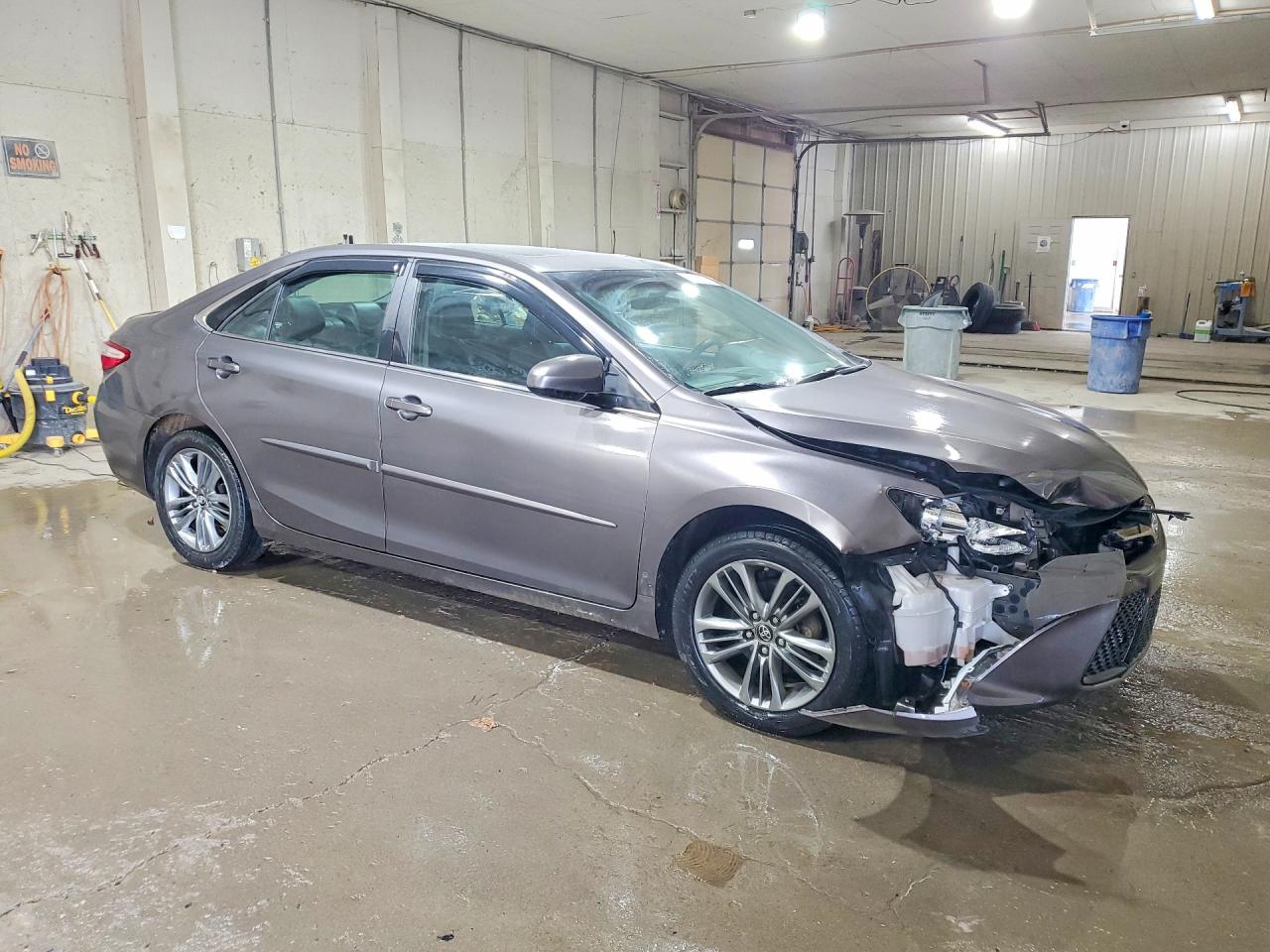 2017 TOYOTA CAMRY SE photo 10