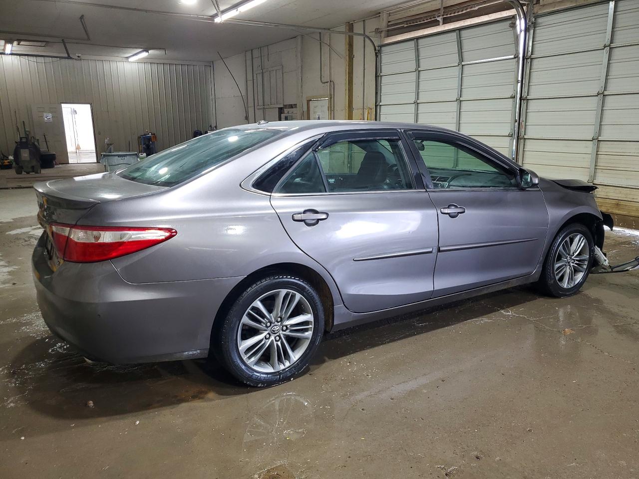 2017 TOYOTA CAMRY SE photo 7