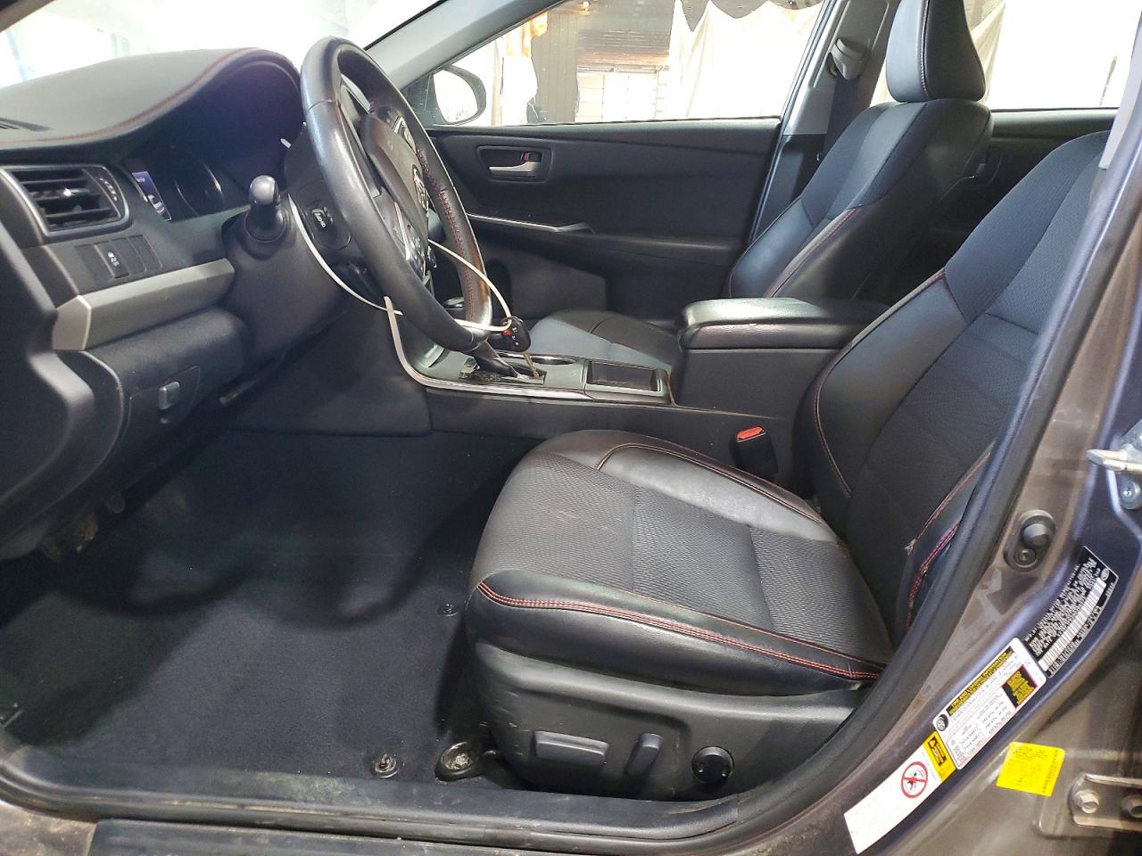 2017 TOYOTA CAMRY SE photo 19