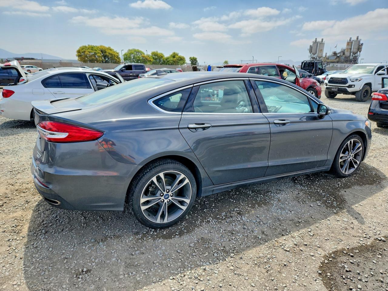 2019 FORD FUSION TITANIUM photo 3
