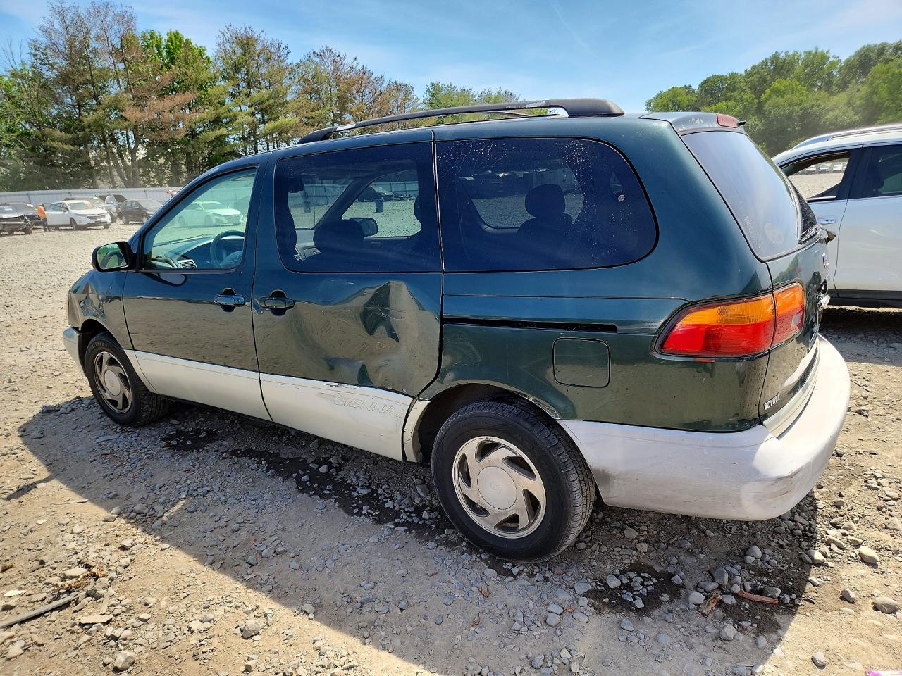 1999 TOYOTA SIENNA XLE photo 4