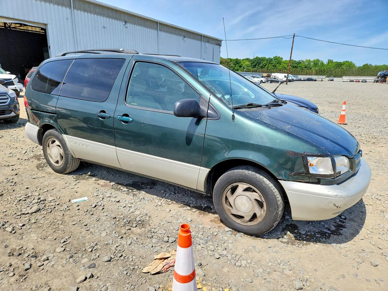 1999 TOYOTA SIENNA XLE photo 10