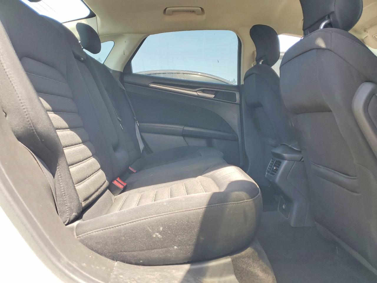 2014 FORD FUSION SE photo 19
