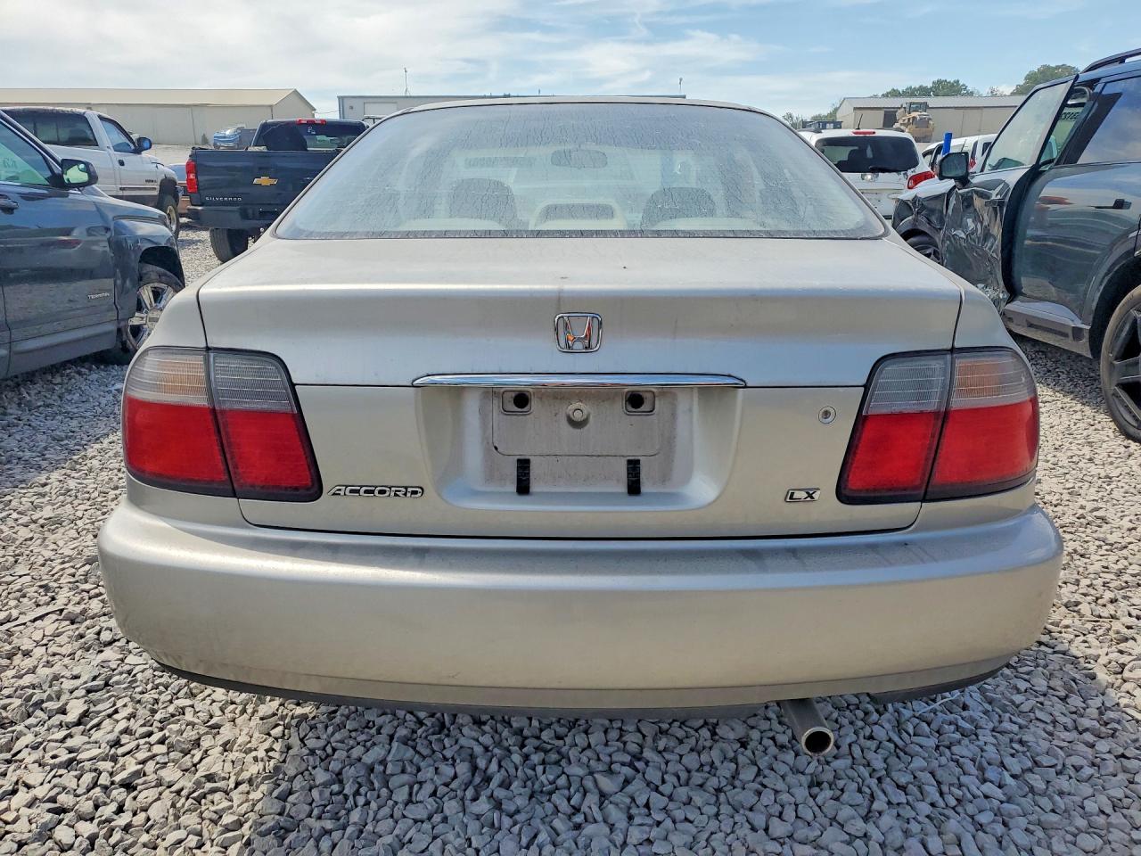 1996 HONDA ACCORD LX photo 16