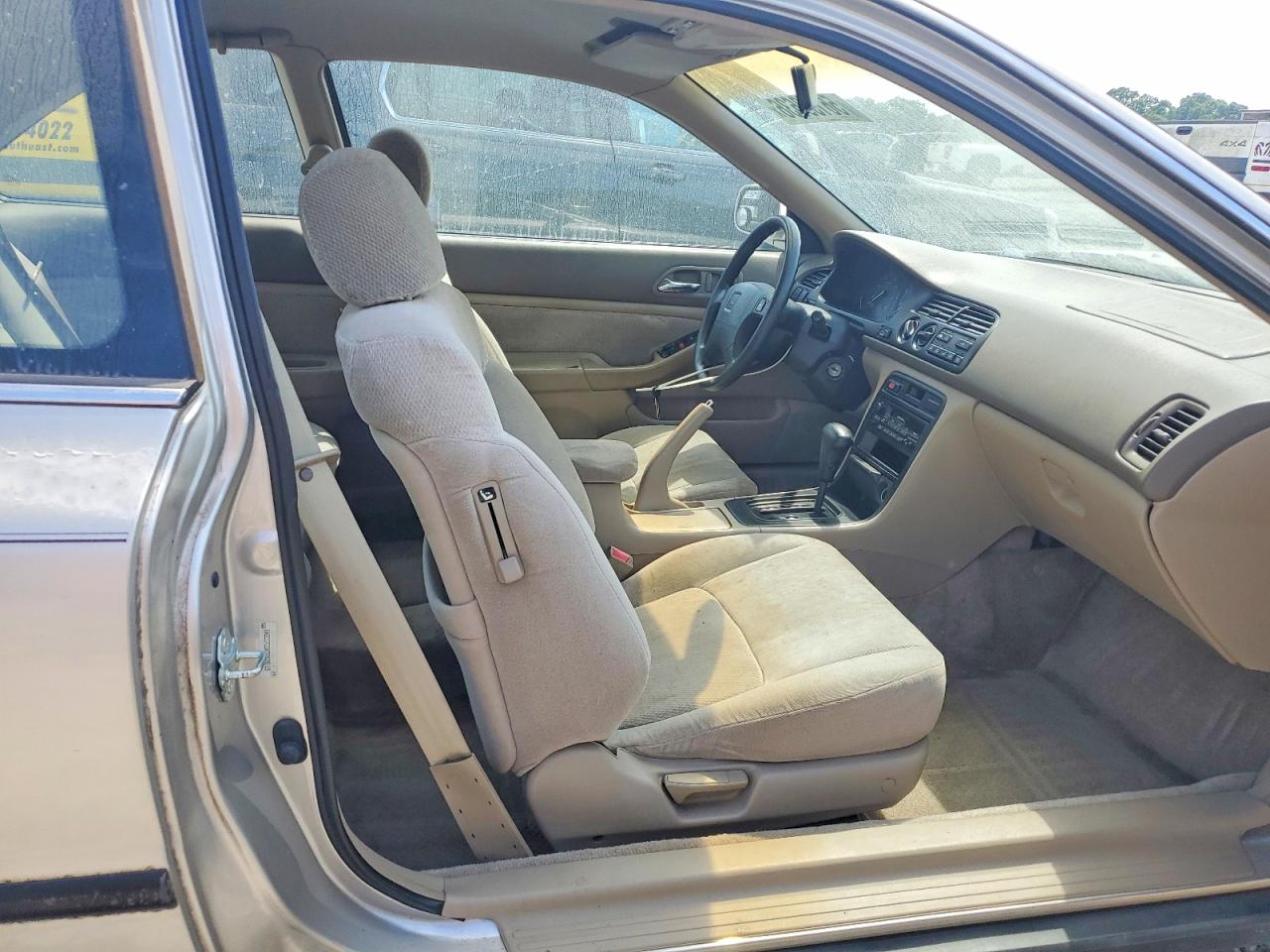 1996 HONDA ACCORD LX photo 28