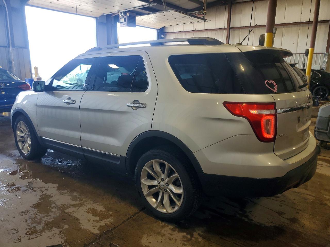 2015 FORD EXPLORER XLT photo 3