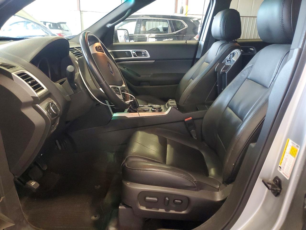 2015 FORD EXPLORER XLT photo 13