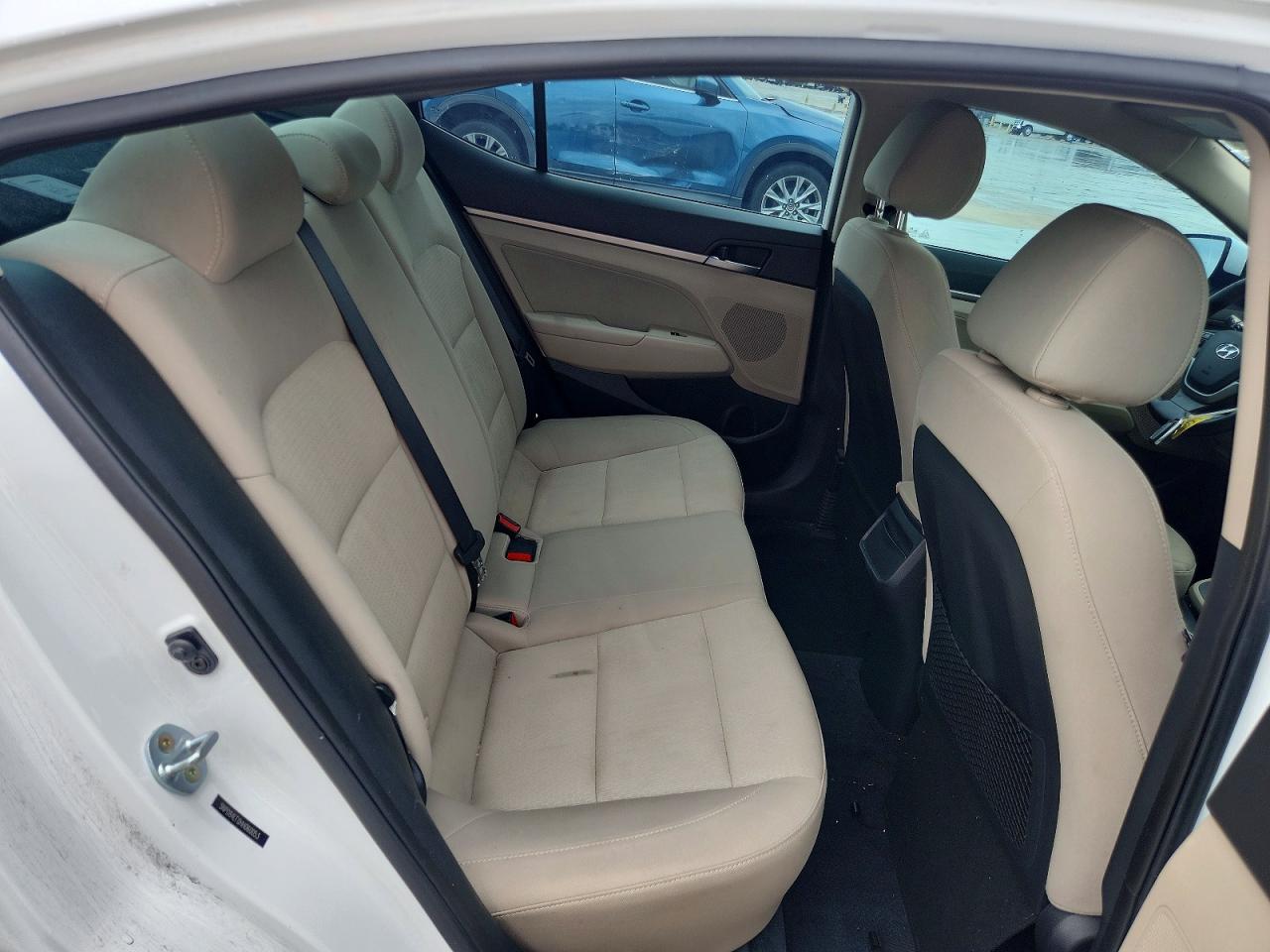 2017 HYUNDAI ELANTRA SE photo 10