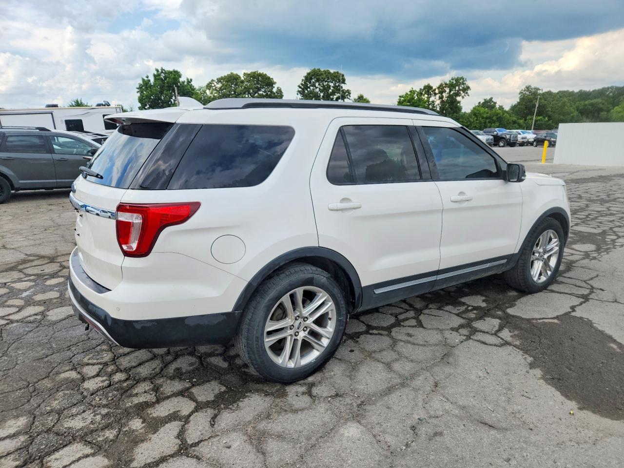 2016 FORD EXPLORER XLT photo 5