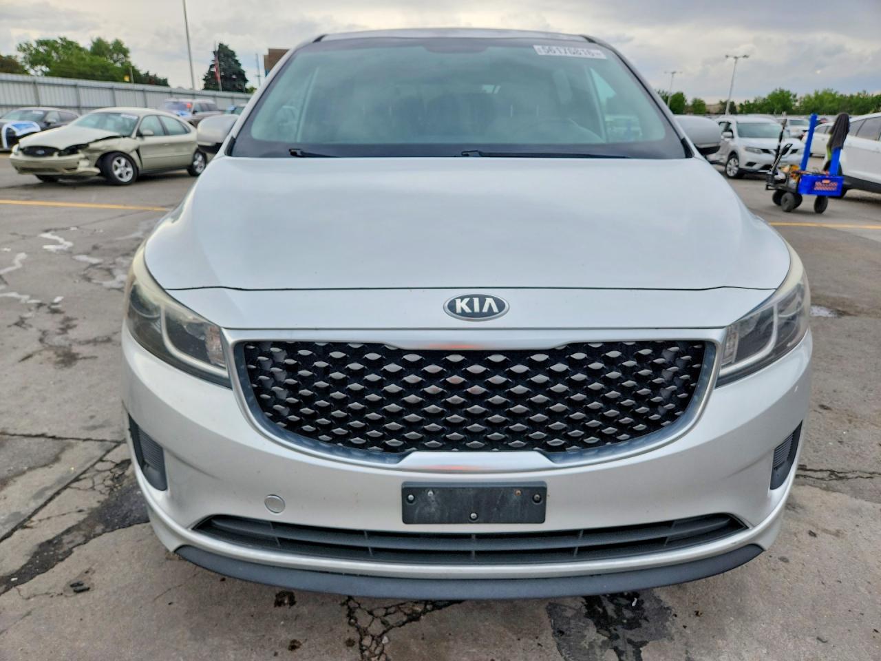 2017 KIA SEDONA LX photo 5