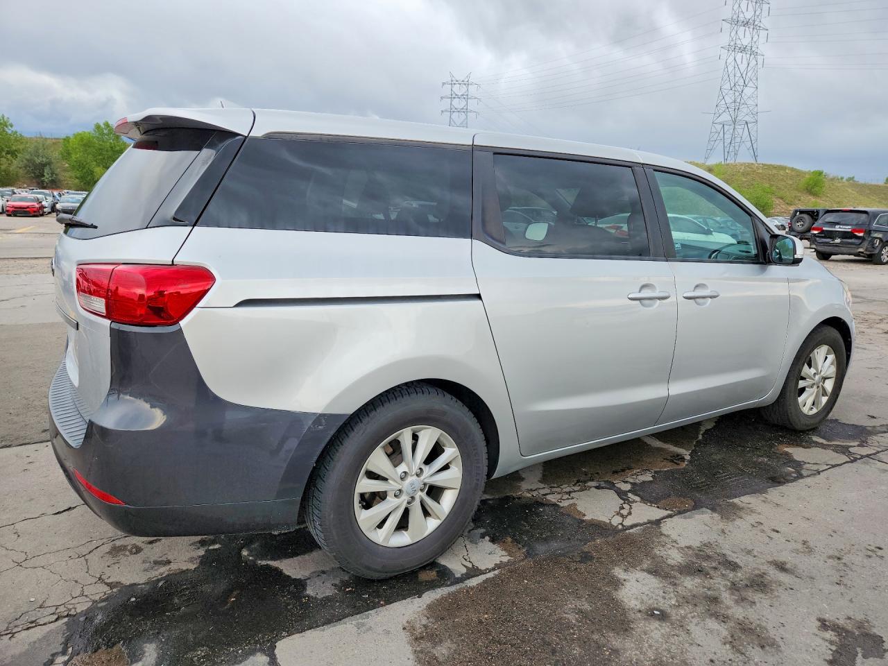 2017 KIA SEDONA LX photo 3