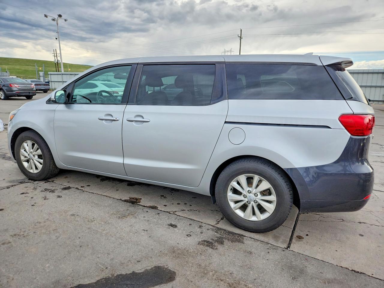 2017 KIA SEDONA LX photo 2