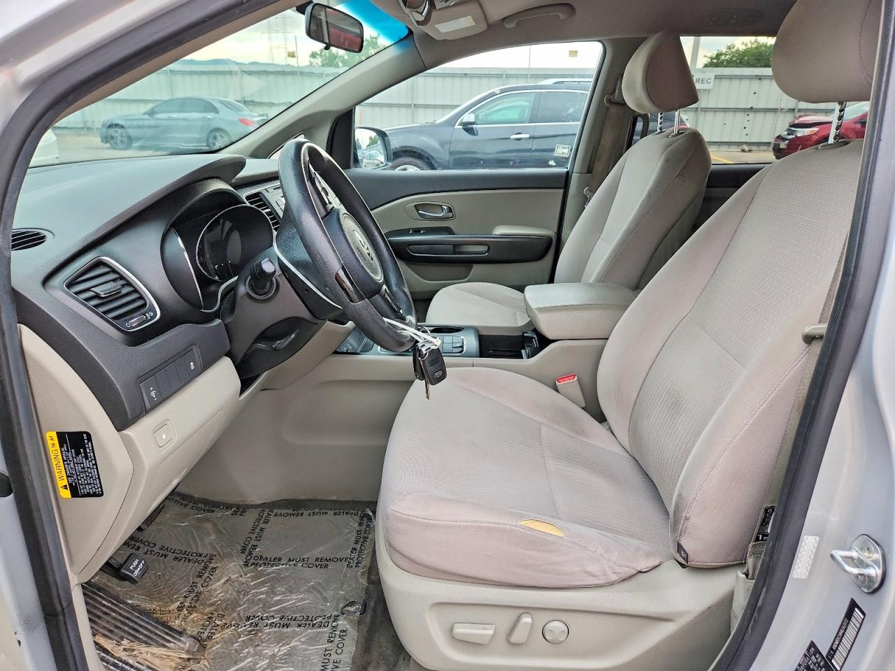 2017 KIA SEDONA LX photo 7