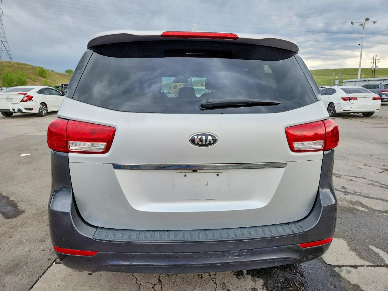 2017 KIA SEDONA LX photo 6