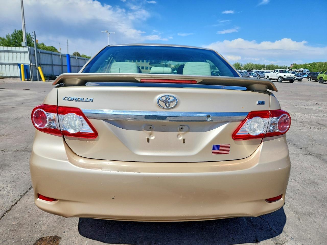 2011 TOYOTA COROLLA LE photo 11